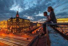 Опасны ли экскурсии на крышах Санкт-Петербурга? Опасны ли экскурсии на крышах Санкт-Петербурга?