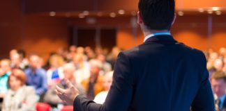 Как научиться выступать перед публикой — советы от школы актерского мастерства Как научиться выступать перед публикой - советы от школы актерского мастерства