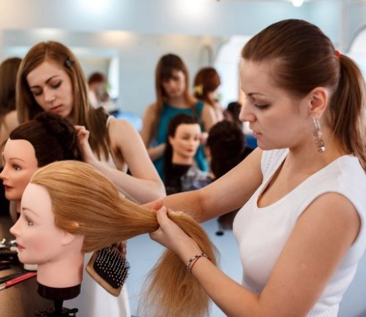 Курсы обучения парикмахеров – первая ступень к вершине парикмахерского искусства Курсы обучения парикмахеров – первая ступень к вершине парикмахерского искусства