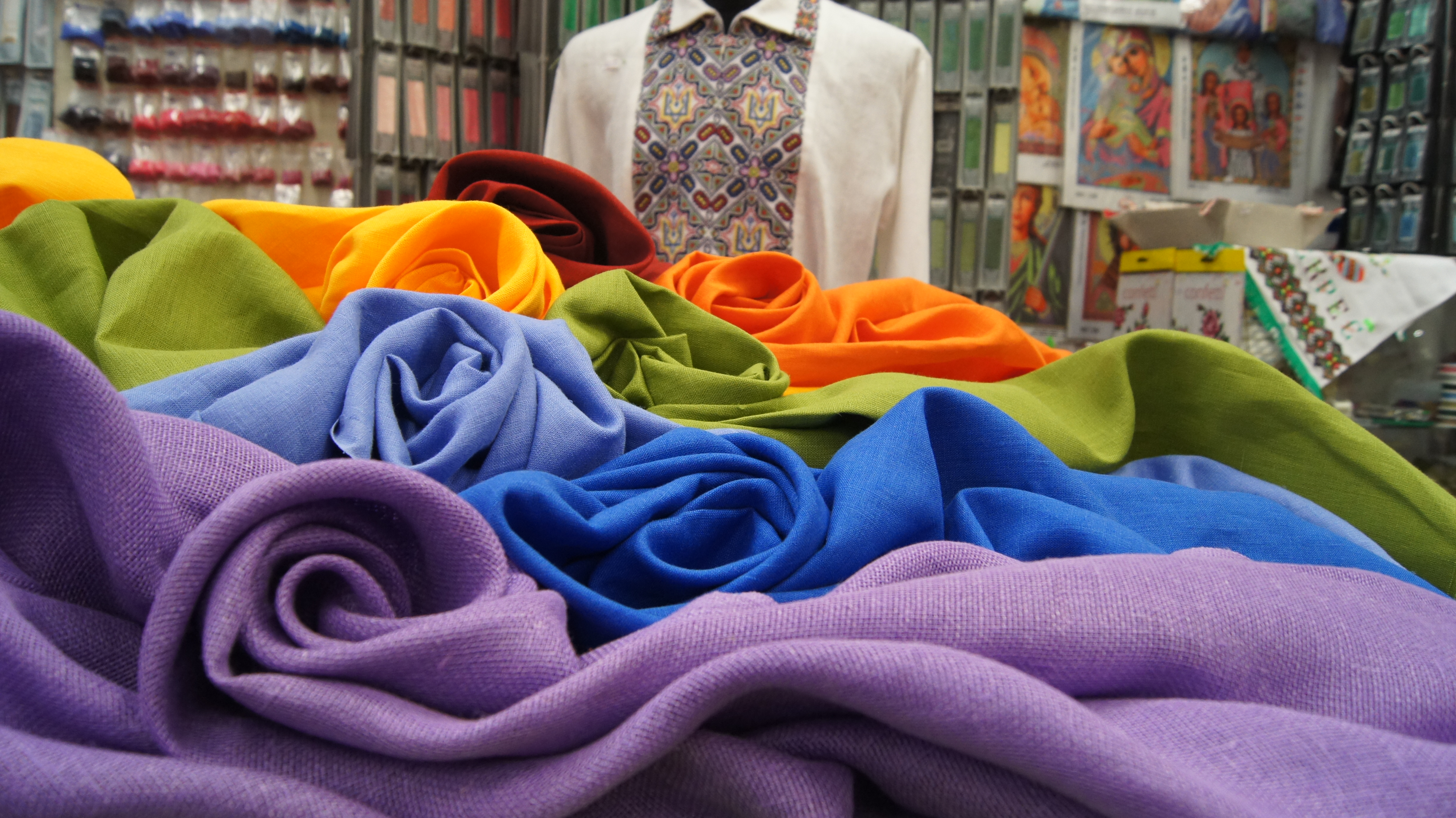 Где купить недорогие ткани для одежды?