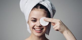 Прыщи на бровях: определяем причины и начинаем лечение