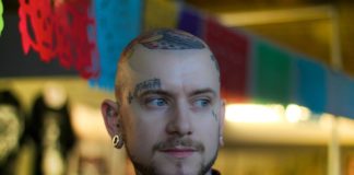 Тату над бровью — новый тренд или старые привычки