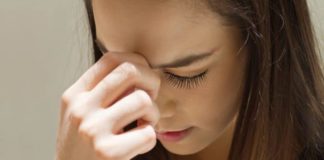 Болит между бровями: причины и характер боли