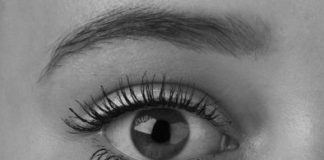 К чему чешется правая бровь – приметы, толкование по дням недели, как избежать неприятностей