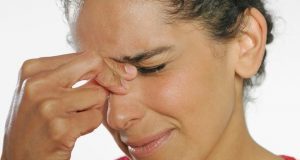 Прыщи между бровями: как избавиться, прыщи между бровей — как лечить