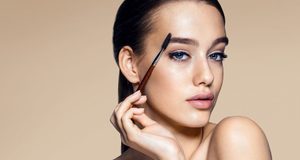 Уход за бровями в домашних условиях: как правильно расчёсывать и проводить коррекцию