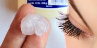 Применяем вазелин для роста и укрепления ресниц