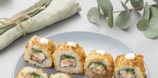 Суши можно заказать прямо домой или в офис