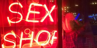 Как выбрать эротическое белье и где его найти?