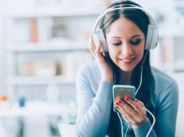 Почему не стоит слушать музыку через стриминговые сервисы