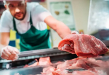 Где владельцы продуктовых магазинов покупают мясо оптом