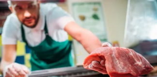 Где владельцы продуктовых магазинов покупают мясо оптом
