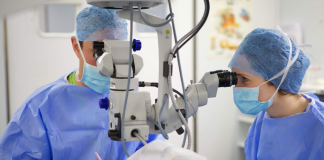 Где найти специалистов в области микрохирургии лица