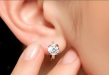 Почему девушки любят белое золото?