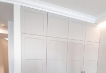 Как выбрать шкаф с распашными дверями