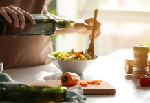 Какими свойствами обладает оливковое масло, и какими способами его получают