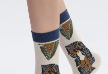 Почему стали популярны носки с яркими рисунками, и с чем их носить