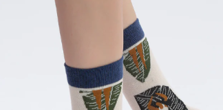 Почему стали популярны носки с яркими рисунками, и с чем их носить