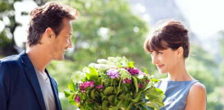 Как выбрать цветы девушке на первое свидание: советы