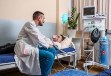 Где вызвать врача-нарколога с выездом на дом: почему следует выбирать наркологические клиники