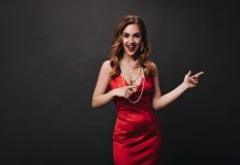 Как выбрать казино: советы и рекомендации https://ru.freepik.com/free-photo/attractive-woman-in-red-dress-pointing-to-place-for-text-inside-portrait-of-actress-in-silk-festive-outfit-posing-on-black-background_23985041.htm#fromView=search&page=1&position=5&uuid=58e3e05d-59bc-4e10-90a8-40ddad232e84