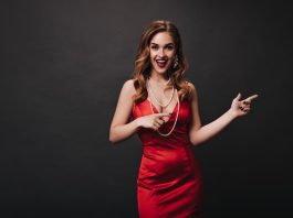 Волшебный мир казино: место, где сбываются мечты https://ru.freepik.com/free-photo/attractive-woman-in-red-dress-pointing-to-place-for-text-inside-portrait-of-actress-in-silk-festive-outfit-posing-on-black-background_23985041.htm#fromView=search&page=1&position=5&uuid=58e3e05d-59bc-4e10-90a8-40ddad232e84