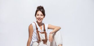 Стильные образы с женскими кедами: советы стилиста