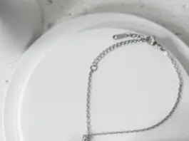 Браслет на руку: как выбрать по материалу и дизайну