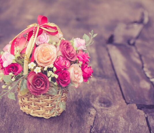Осенние, весенние, летние: сезонные цветочные композиции в корзинах