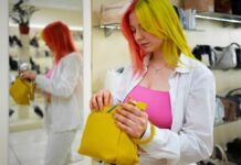 Как подобрать сумочку по размеру: советы для миниатюрных и высоких девушек