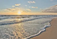 Качественные пляжи России: куда отправиться за морем и впечатлениями